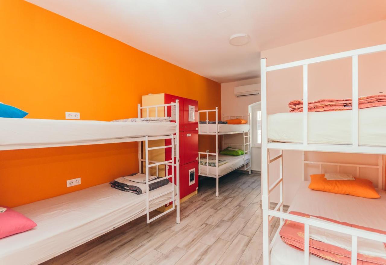 Booze & Snooze Social Hostel Сплит Экстерьер фото