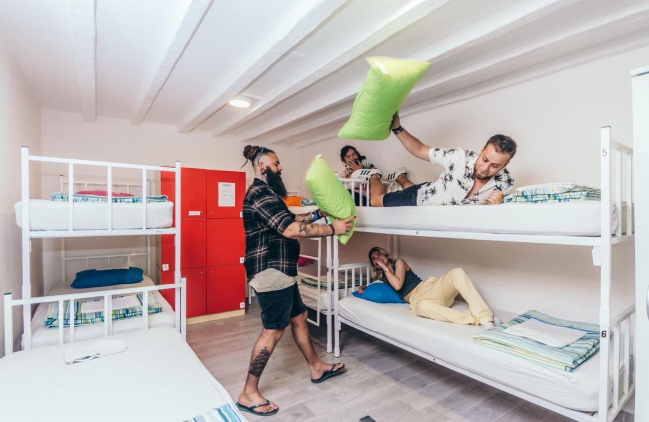 Booze & Snooze Social Hostel Сплит Экстерьер фото