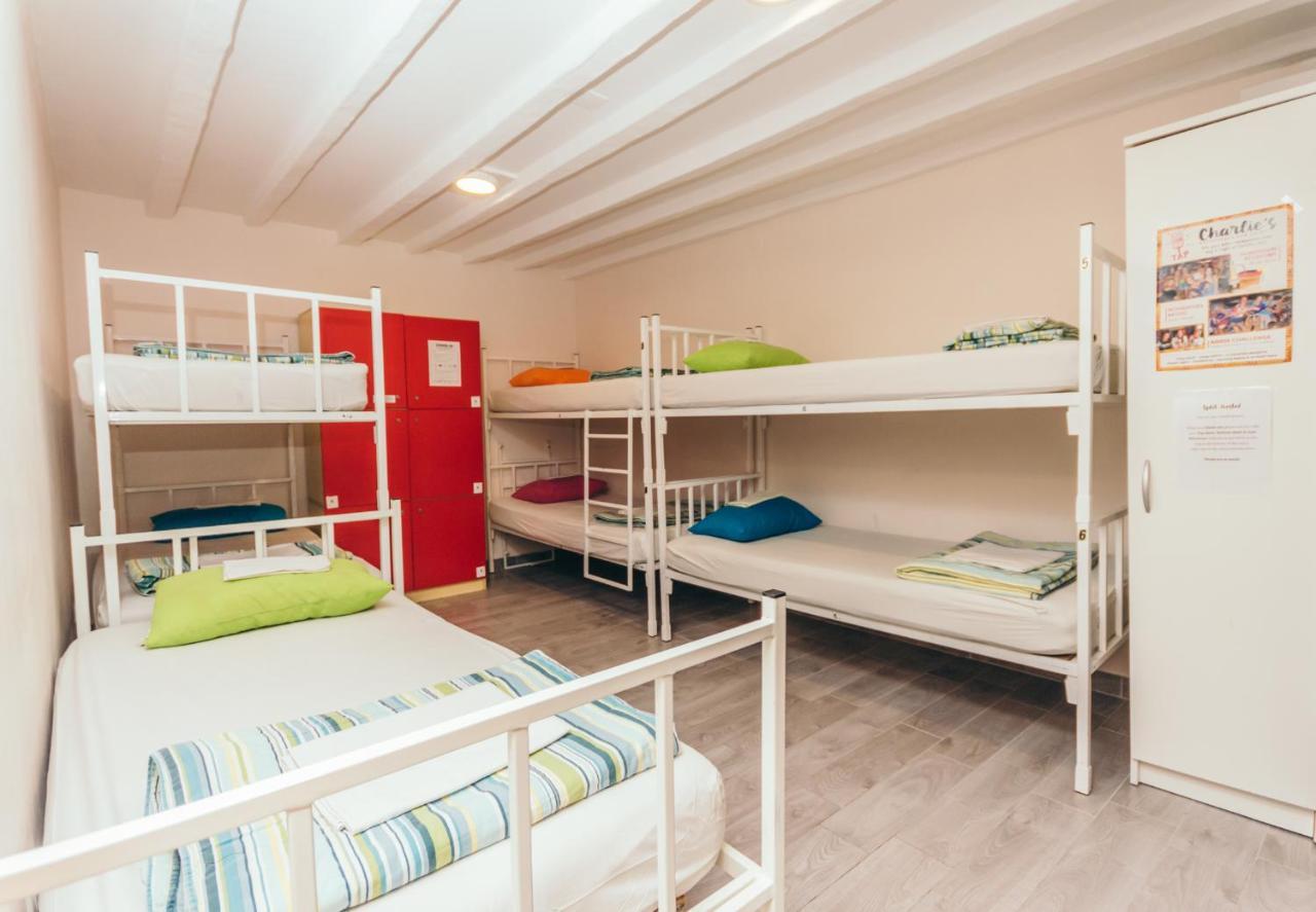 Booze & Snooze Social Hostel Сплит Экстерьер фото
