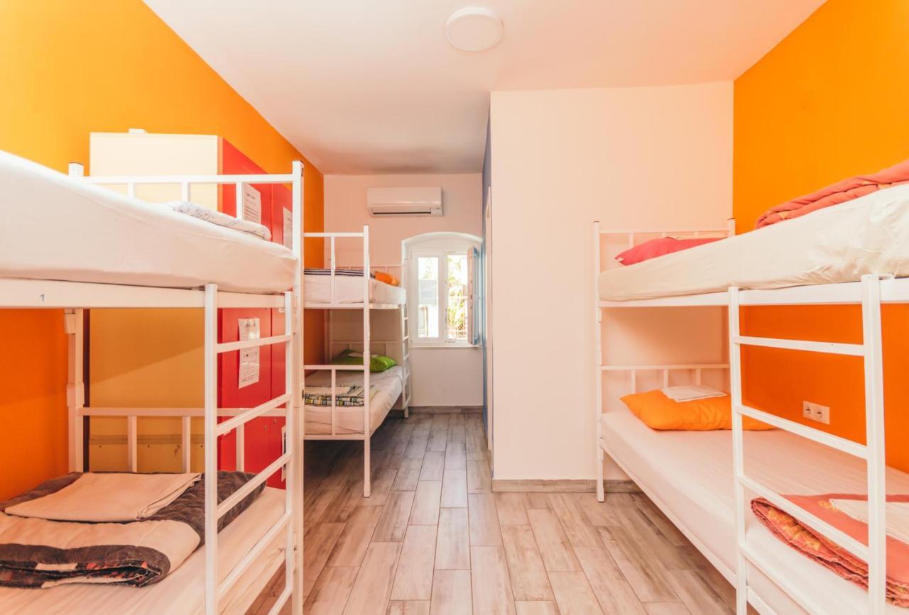 Booze & Snooze Social Hostel Сплит Экстерьер фото